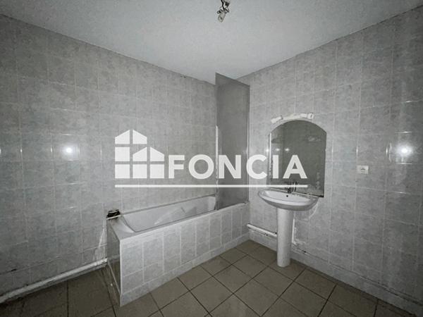Location Appartement 2 pièces 46.56 m² - 6 PLACE DU MARECHAL LECLERC Chateau Thierry 02400