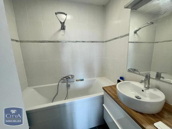 Appartement à louer 2 pièces 47.97m² Tours (37000)