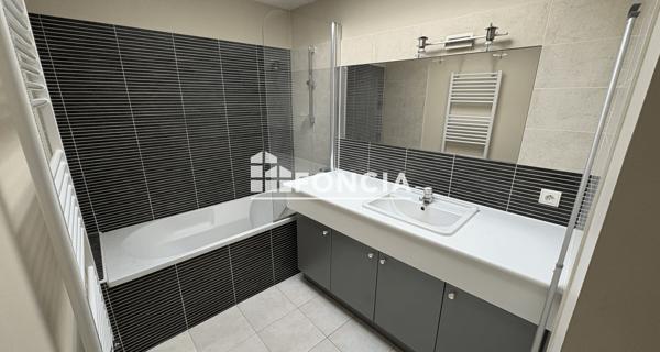 Location Appartement 4 pièces 104 m² - Valence 26000