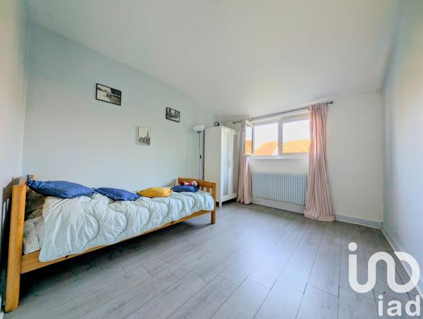 Maison 7 pièces de 141 m² à Orgeval (78630)