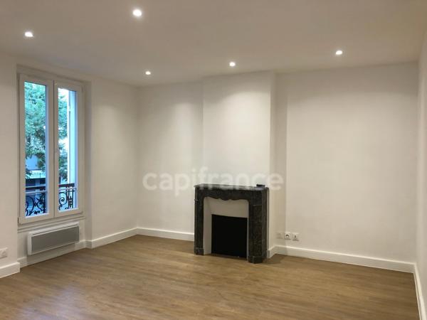 Dpt Paris (75), à louer PARIS 14EME ARRONDISSEMENT GRAND STUDIO 34 m²