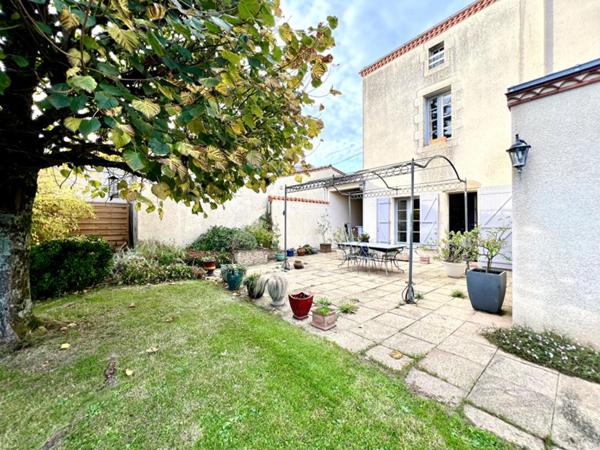 Maison Montfaucon Montigne 7 pièce(s) 206 m2