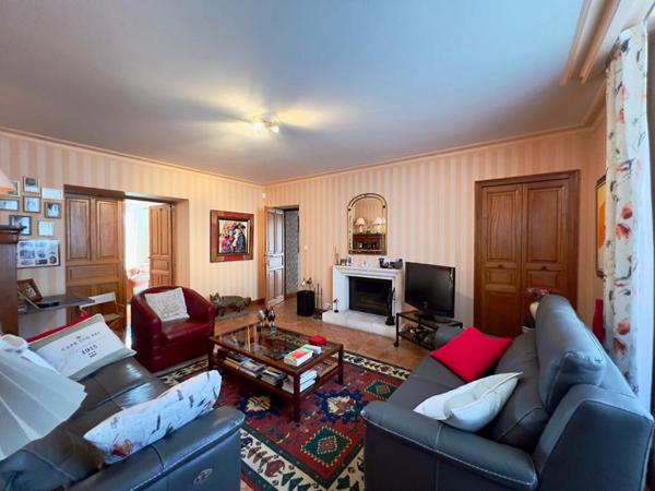 Maison Montfaucon Montigne 7 pièce(s) 206 m2