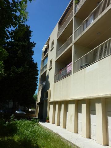 Cassis (13260) T2 traversant avec 2 balcons, proche CV