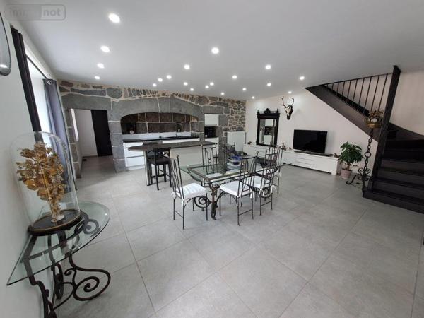 Maison à vendre à Neuvéglise-sur-Truyère dans le Cantal (15260), ref : 044/1165