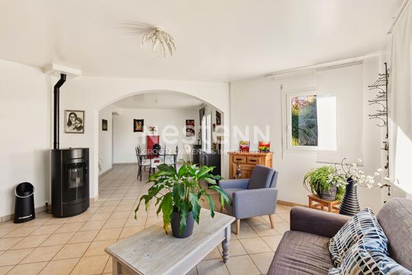 À vendre à Pommeret - Maison, contemporaine de 2003, 4 chambres, vie de plain-pied, à seulement 200 m du bourg !