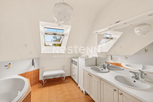 À vendre à Pommeret - Maison, contemporaine de 2003, 4 chambres, vie de plain-pied, à seulement 200 m du bourg !