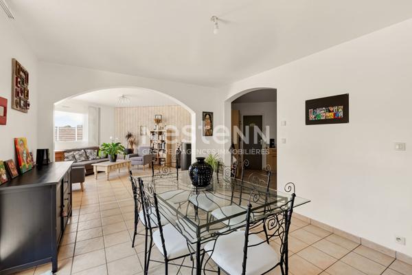 À vendre à Pommeret - Maison, contemporaine de 2003, 4 chambres, vie de plain-pied, à seulement 200 m du bourg !