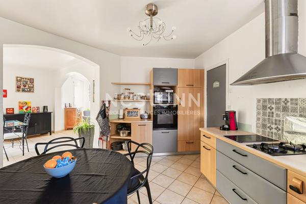 À vendre à Pommeret - Maison, contemporaine de 2003, 4 chambres, vie de plain-pied, à seulement 200 m du bourg !