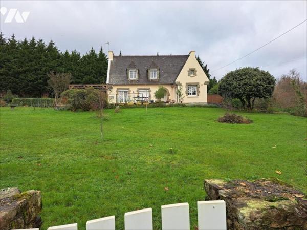 A VENDRE HUELGOAT SUPERBE MAISON AVEC TERRAIN