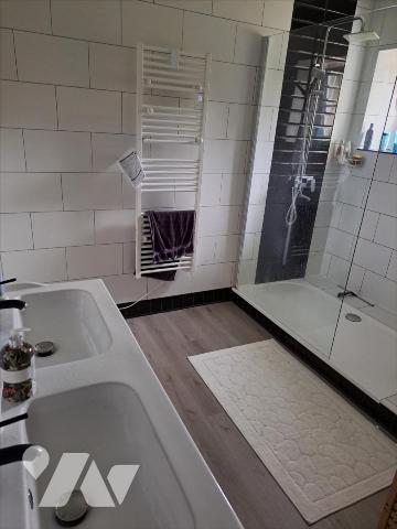 A VENDRE HUELGOAT SUPERBE MAISON AVEC TERRAIN