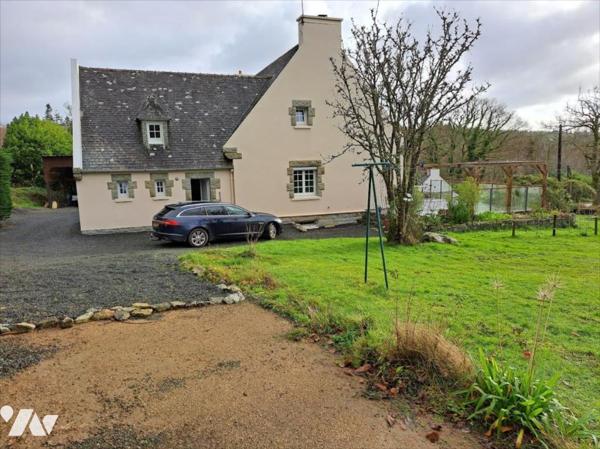 A VENDRE HUELGOAT SUPERBE MAISON AVEC TERRAIN