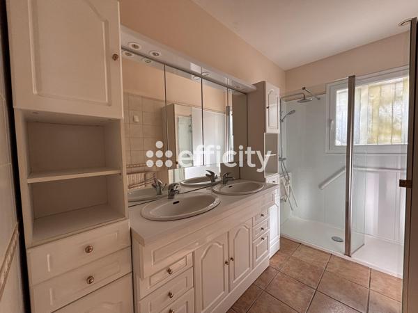 Maison
         4 pièces
        - 102 m² 171 000 €*