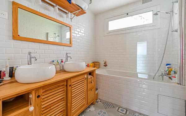 Appartement à vendre    3 pièces • 83,23 m2 Paris 18