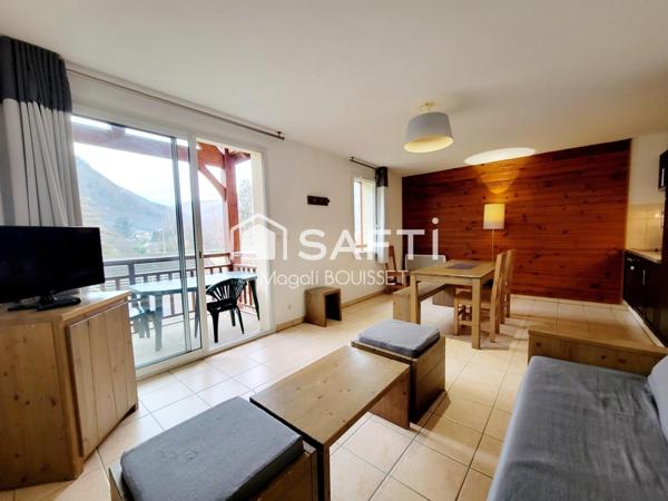 Appartement T3 de 49m², deux chambres dont une avec salle d'eau, un balcon vue dégagée, salle de sport, piscine.
