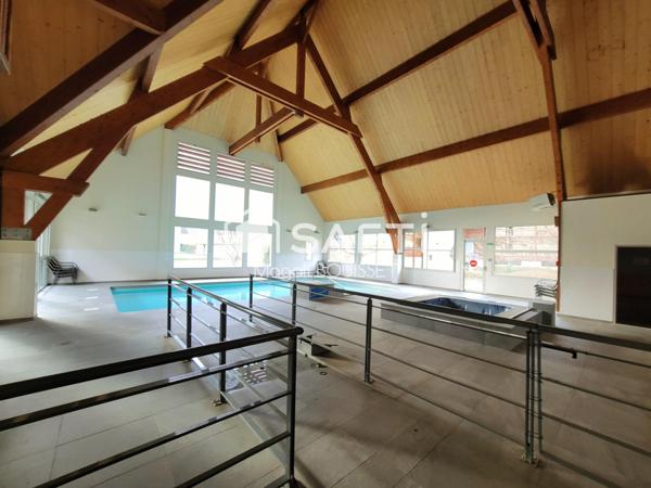 Appartement T3 de 49m², deux chambres dont une avec salle d'eau, un balcon vue dégagée, salle de sport, piscine.