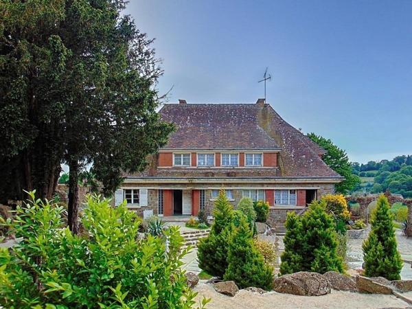 Propriété avec habitation de 320 m², 4 dépendances, terrain 1,3 ha, Lonlay L'Abbaye
