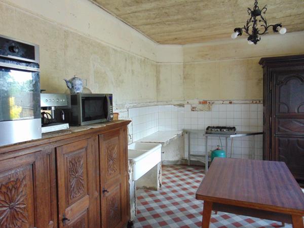 Propriété avec habitation de 320 m², 4 dépendances, terrain 1,3 ha, Lonlay L'Abbaye