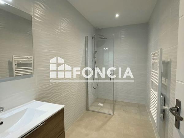 Location Maison 3 pièces 62.36 m² - LIEU DIT BARIELLE Pourrieres 83910