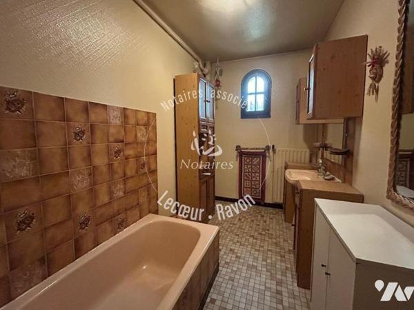 Maison familiale, 6 chambres, avec sous-sol total, terrasse et jardin