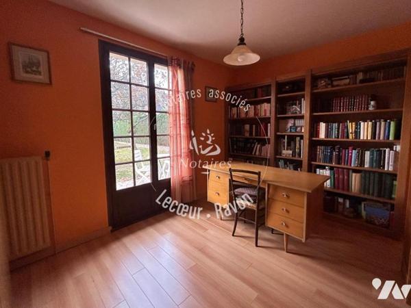 Maison familiale, 6 chambres, avec sous-sol total, terrasse et jardin