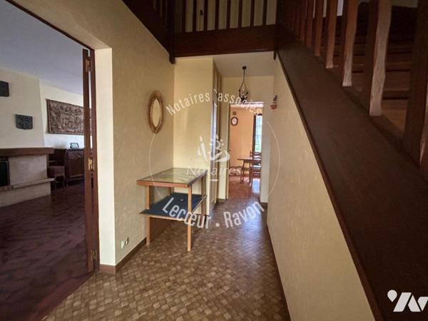 Maison familiale, 6 chambres, avec sous-sol total, terrasse et jardin