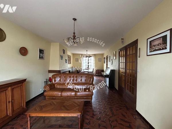 Maison familiale, 6 chambres, avec sous-sol total, terrasse et jardin