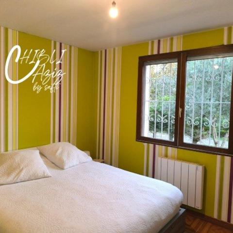 Venez découvrir cette charmante maison de plain-pied offrant 120 m² habitables, située dans un environnement calme et spacieux, idéale pour une famille ou pour les amateurs de grands espaces. Surface habitable : 120 m² Terrain : 2 100 m² 3 chambres  1 salle d’eau équipée d’une baignoire et d’une douche Grand séjour