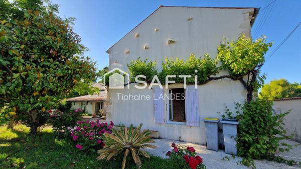 Maison spacieuse avec 3 chambres et jardin arboré.