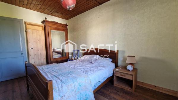 Maison spacieuse avec 3 chambres et jardin arboré.