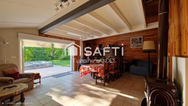 Maison spacieuse avec 3 chambres et jardin arboré.