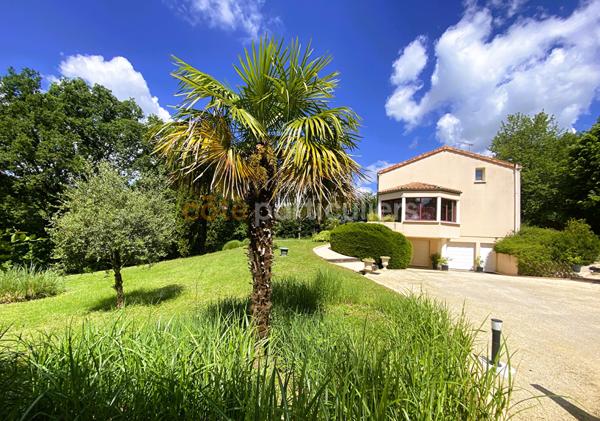 Vente
                Appartement69,8 m² - 3 Pièces -
                    POITIERS (86000)