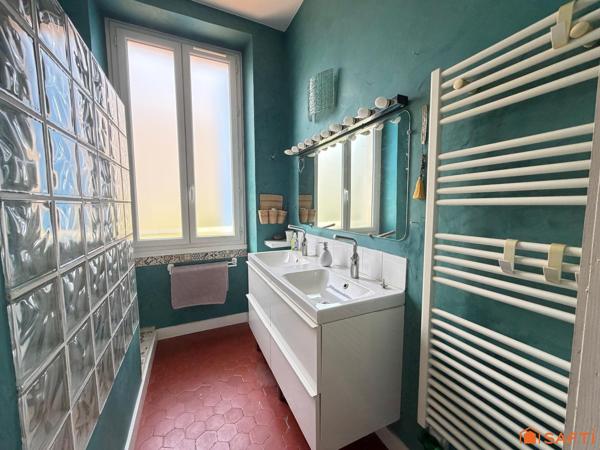 Maison de ville 85m2, 2/3 Ch, terrasse et cour!