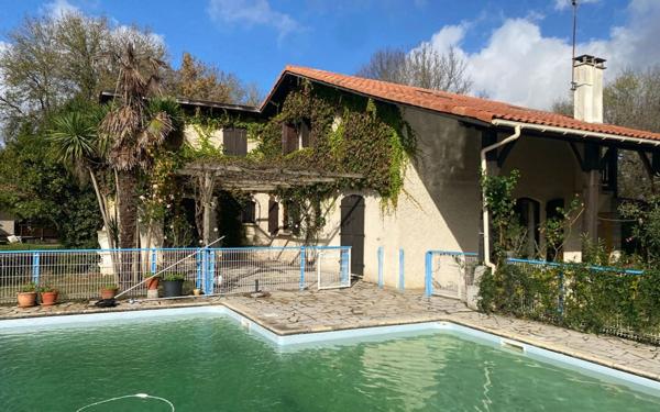 Maison à vendre    8 pièces •  Saint-Michel-de-Fronsac