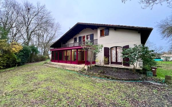 Maison à vendre    8 pièces •  Saint-Michel-de-Fronsac