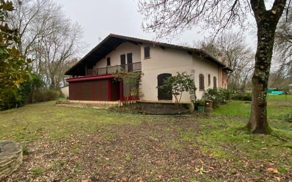 Maison à vendre    8 pièces •  Saint-Michel-de-Fronsac