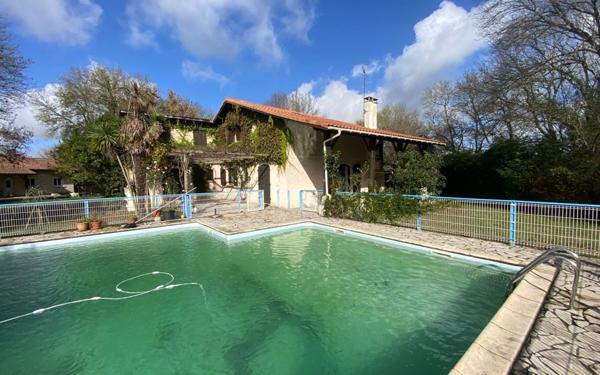 Maison à vendre    8 pièces •  Saint-Michel-de-Fronsac