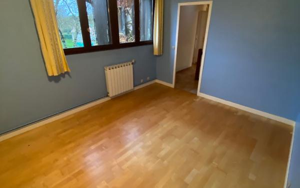 Maison à vendre    8 pièces •  Saint-Michel-de-Fronsac