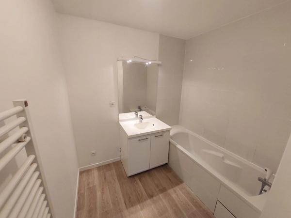 Appartement de 57 m² à vendre 3 pièces abec garage BOURGOIN JALLIEU (38)