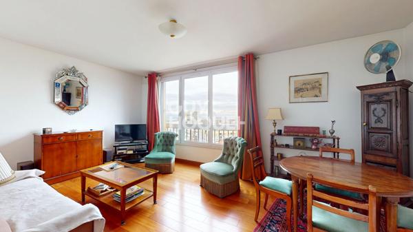 2 pièces à 5 minutes du Metro Mairie des Lilas au dernier étage avec box