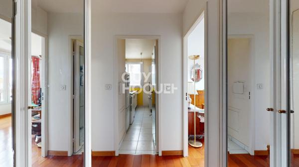 2 pièces à 5 minutes du Metro Mairie des Lilas au dernier étage avec box