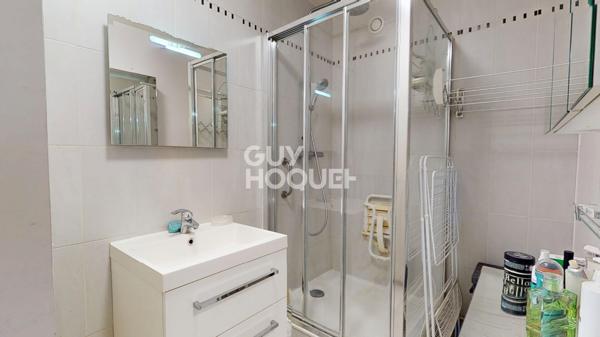 2 pièces à 5 minutes du Metro Mairie des Lilas au dernier étage avec box