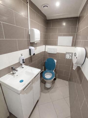 Rare : Restaurant avec scène musicale + licence IV