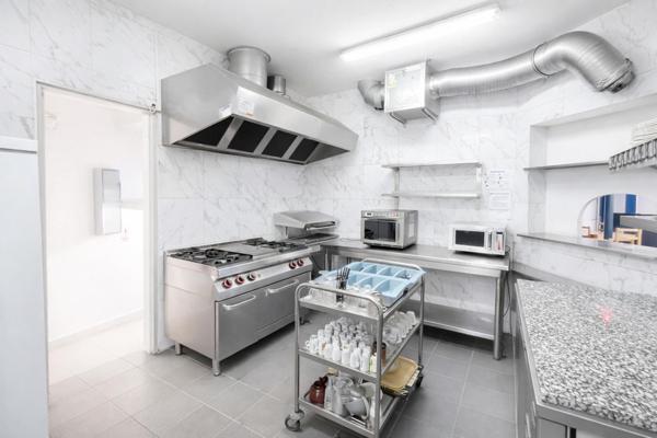 Rare : Restaurant avec scène musicale + licence IV