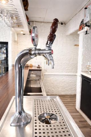 Rare : Restaurant avec scène musicale + licence IV