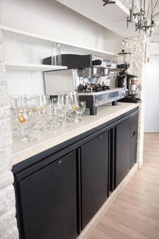 Rare : Restaurant avec scène musicale + licence IV