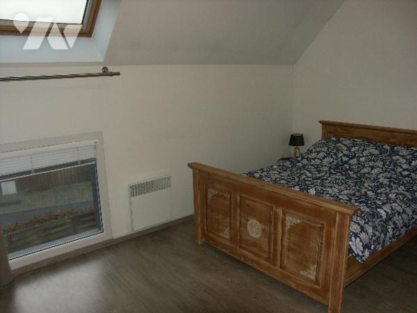 Maison avec terrasse et 2 parkings, avec locataire en place.