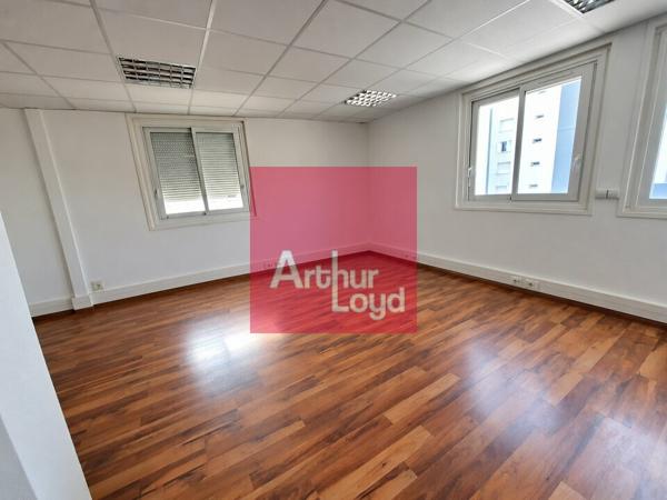 CLERMONT-FERRAND A VENDRE IMMEUBLE 316 M² - BUREAUX et RESERVE AVENUE EDOUARD MICHELIN