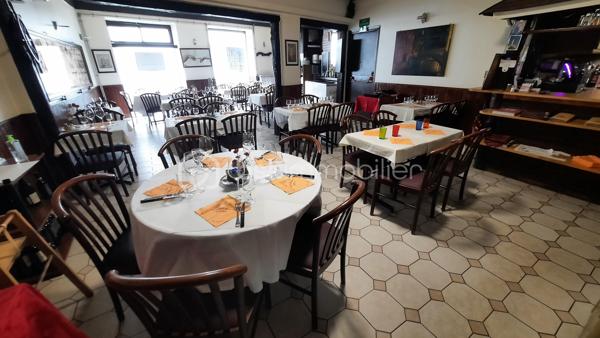 A vendre un fonds de commerce d'un restaurant de 112 m², situé en plein centre-ville, à 7 mns à pied de la gare. Il se compose d'1 salle de restauration de 75 couverts, 1 cuisine équipée avec extraction aux normes, 1 four à pizza avec une 2ème extraction indépendante de la 1ère, 1 comptoir de bar, 1 réserve, 2 wc.

SES POINTS FORTS :
- Emplacement idéal pour tout type de restauration sur place ou à emporter,
- Clientèle fidélisée,
- Loyer attractif : 1.765 € TTC/CC par mois,
- Bail 3-6-9,
- Clim réversible + 2 extractions indépendantes.

SON PLUS :
- 1 studio indépendant de 35 m² avec une entrée indépendante par l'immeuble, inclus dans le bail avec possibilité de le louer.

Très belle affaire sans personnel à reprendre, très bien située entre la gare et les bords de l'Oise.

CONTACTEZ MOI !!!