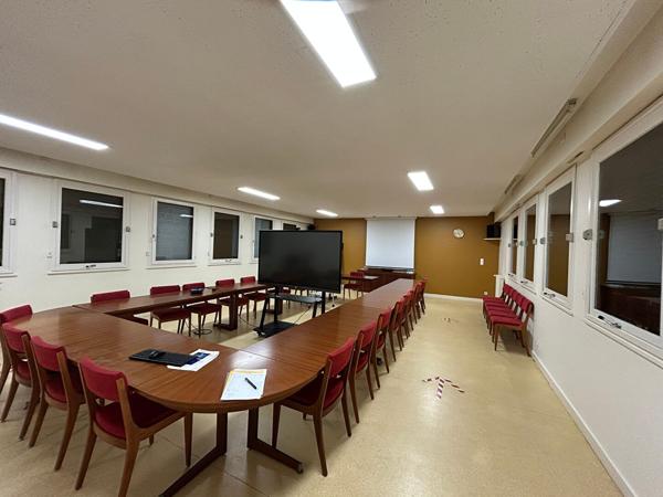 Bureau
         5 pièces
        - 750 m²